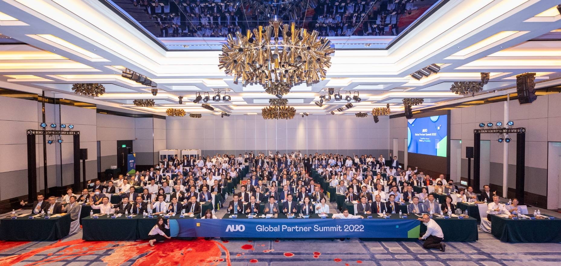 友達推動「安心、創新、用心、同心、盡心」五星職旅，為菲籍員工打造全方位照護，首度贏得「人權實踐與發展領袖獎」殊榮