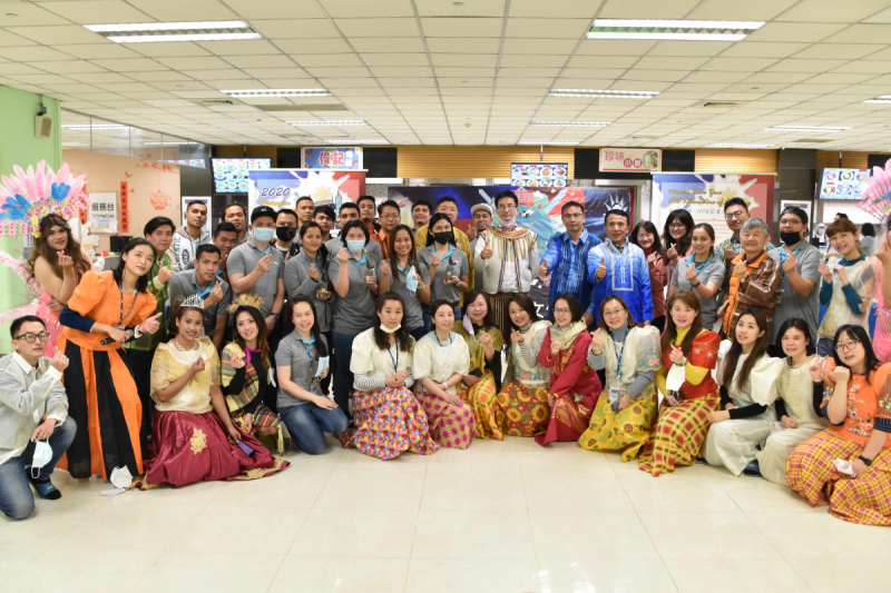 友達推動「安心、創新、用心、同心、盡心」五星職旅，為菲籍員工打造全方位照護，首度贏得「人權實踐與發展領袖獎」殊榮