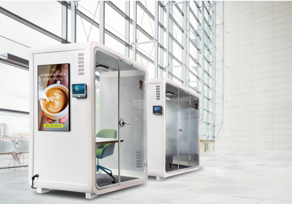 开云电竞子公司达擎之智慧行动办公舱，采用PDLC智能调光玻璃设计，透过通电与断电的电流切换，呈现透明与雾面效果，具节能降耗特性并兼顾隐私，确保信息安全