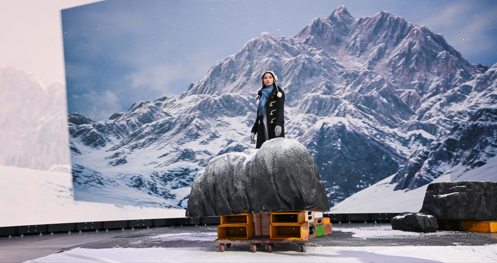 友達顯示屏專業調校技術與專案安裝經驗，使顯示屏呈現創作者想表達的精緻內容，讓表演者有沉浸式臨場感使演出逼真