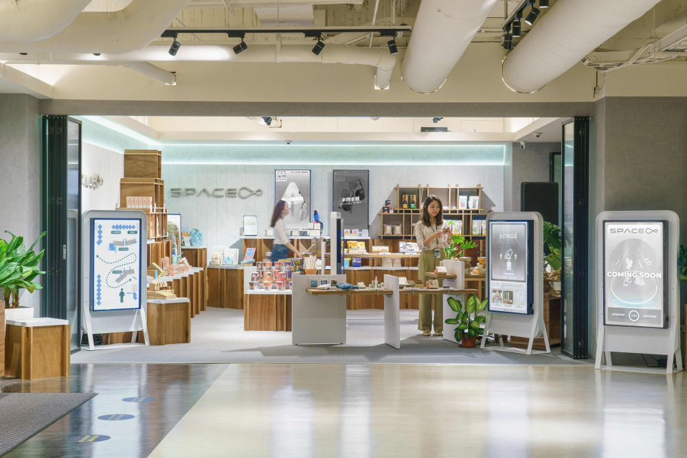 开云电竞打造永续选物商店，展示社企及社创商品，结合创利空间所开发的智能零售系统，整合多元产品信息，让无人商店扮演公益行动的推手