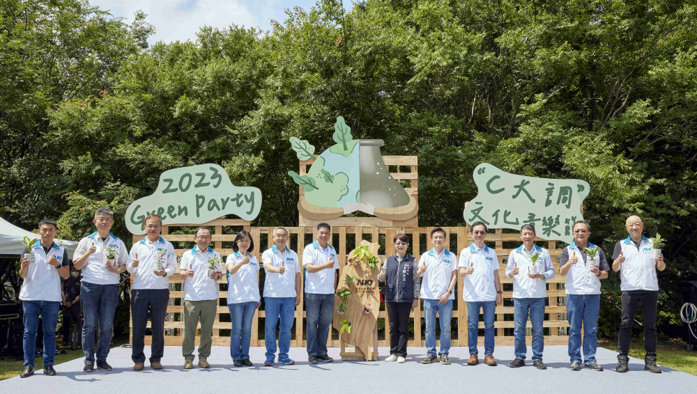 友達光電攜手供應商夥伴及台中市政府，共同倡議及推廣加樹減塑、節能減碳的淨零綠生活