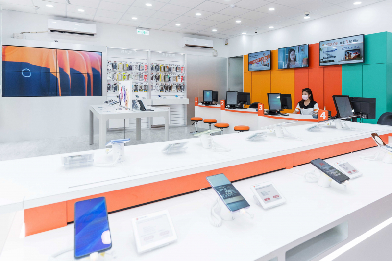 創利空間智慧零售軟硬整合方案，協助台灣大哥大門市完成數位內容行銷系統的佈建，打造全新世代的數位服務據點