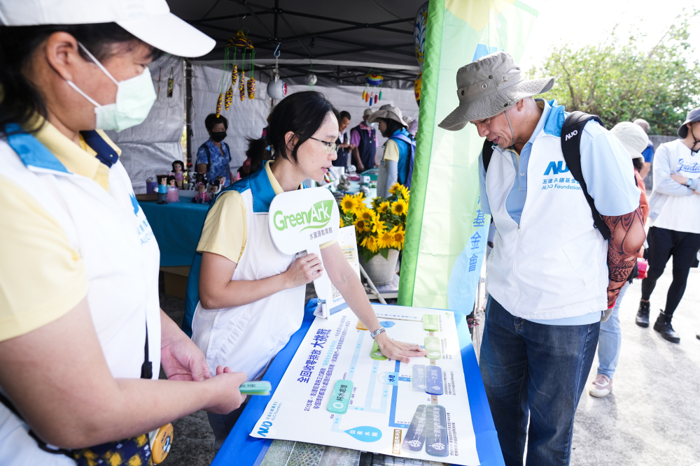 2023年友達永續基金會Ocean Party活動攜手社會企業及地方創生團體，策展食衣行等循環再生環教市集，及電動巴士接駁等低碳活動設計，打造減塑低碳的永續淨灘活動