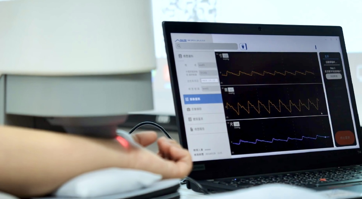 开云电竞耘康以高解析与拟真的显示技术，将其应用于中医检测，提供&ldquo;中医数位化检测方案&rdquo;，使传统中医检测结果数据化与可视化