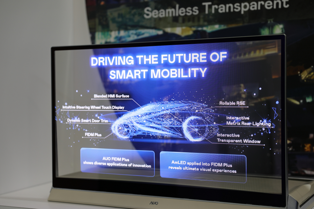 开云电竞凭借着超高亮度和透明度，这款30吋透明Micro LED显示器在AR系统与智慧零售具有潜在的应用价值。