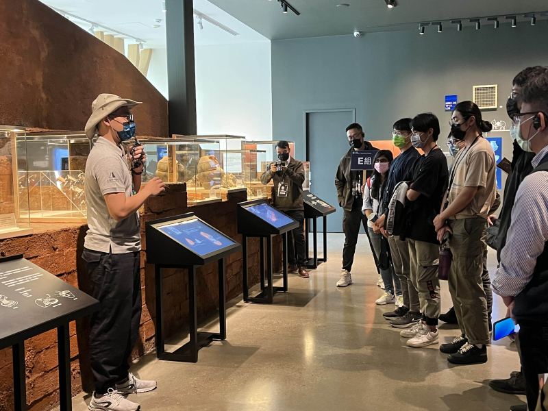 友達招募員工為文化志工，擔任文化館導覽大使，積極推廣文資保存、文史教育