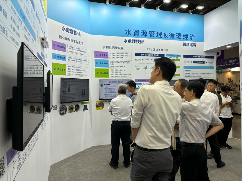 友達以深厚的智慧製造經驗發展永續戰略，積極延伸價值鏈，轉化成可供外界使用的綠色智慧服務，進軍SEMICON Taiwan 2024，提供半導體產業鏈打造AI世代的永續即戰力。