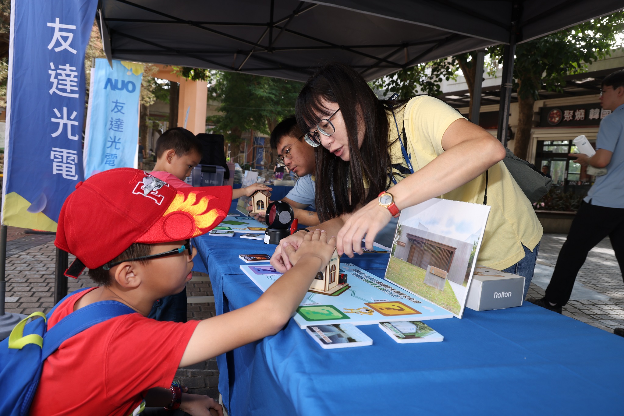 友達投入永續素養教育多年，從自身的環境教育場域走入校園、各式活動現場，合作夥伴亦擴及到NGO、公部門與供應鏈，豐碩成果獲「社會共融領袖獎」