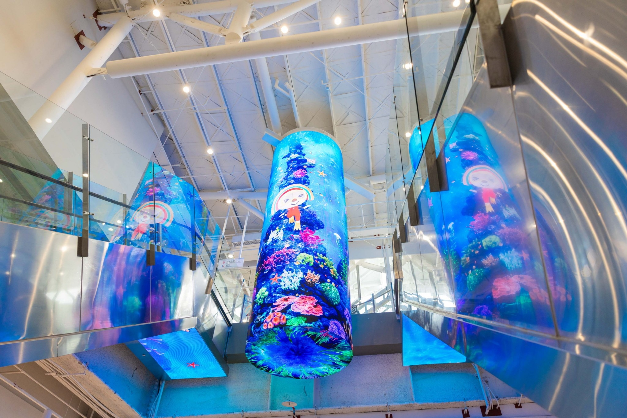 達擎與傑可達整合先進顯示技術與軟硬體應用服務，提供一系列大型LED顯示解決方案，為全新改裝開幕的「清水服務區」佈局嶄新視覺體驗。